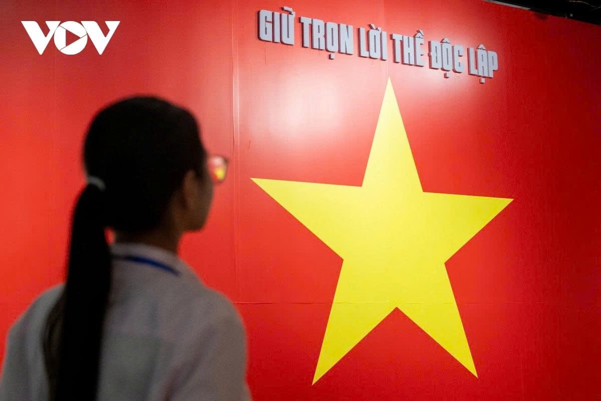 hundreds of precious documents vividly depict vietnam s 80-year journey picture 1