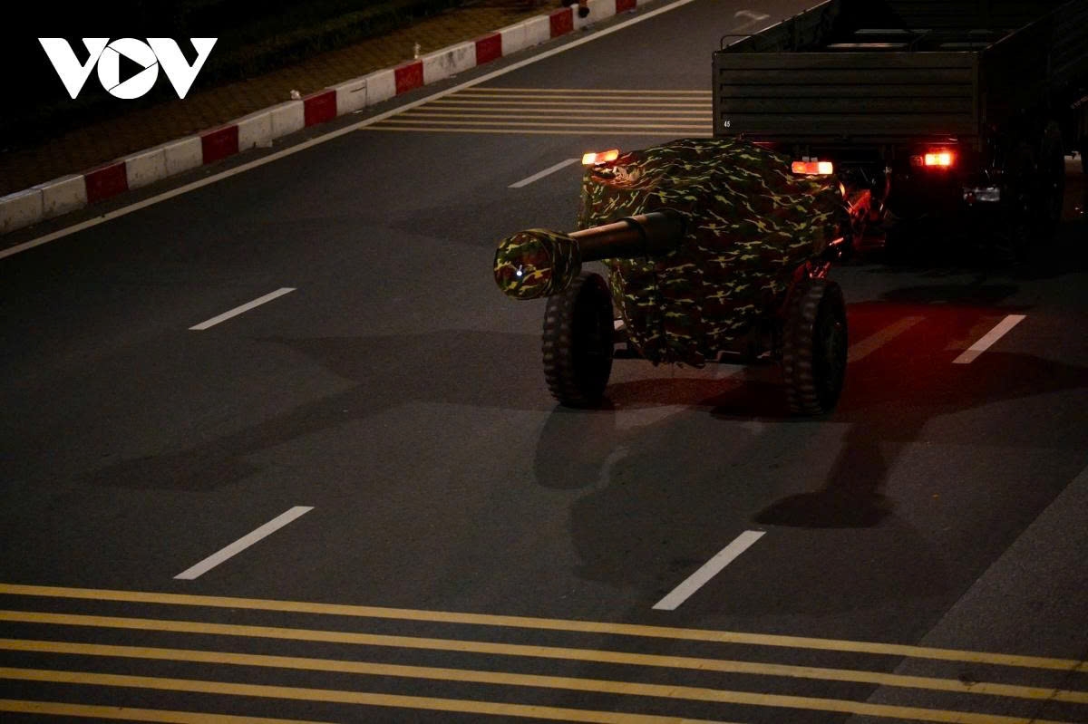 convoy of military hardware moves into hanoi city centre at night for military parade picture 10
