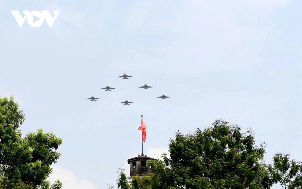 military helicopters, fighter jets rehearse over hanoi for national day parade picture 10 military helicopters, fighter jets rehearse over hanoi for national day parade picture 10