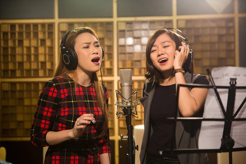 hoc tro my tam bo ca hat, tro thanh mc song ngu dan loat su kien quoc te hinh anh 1