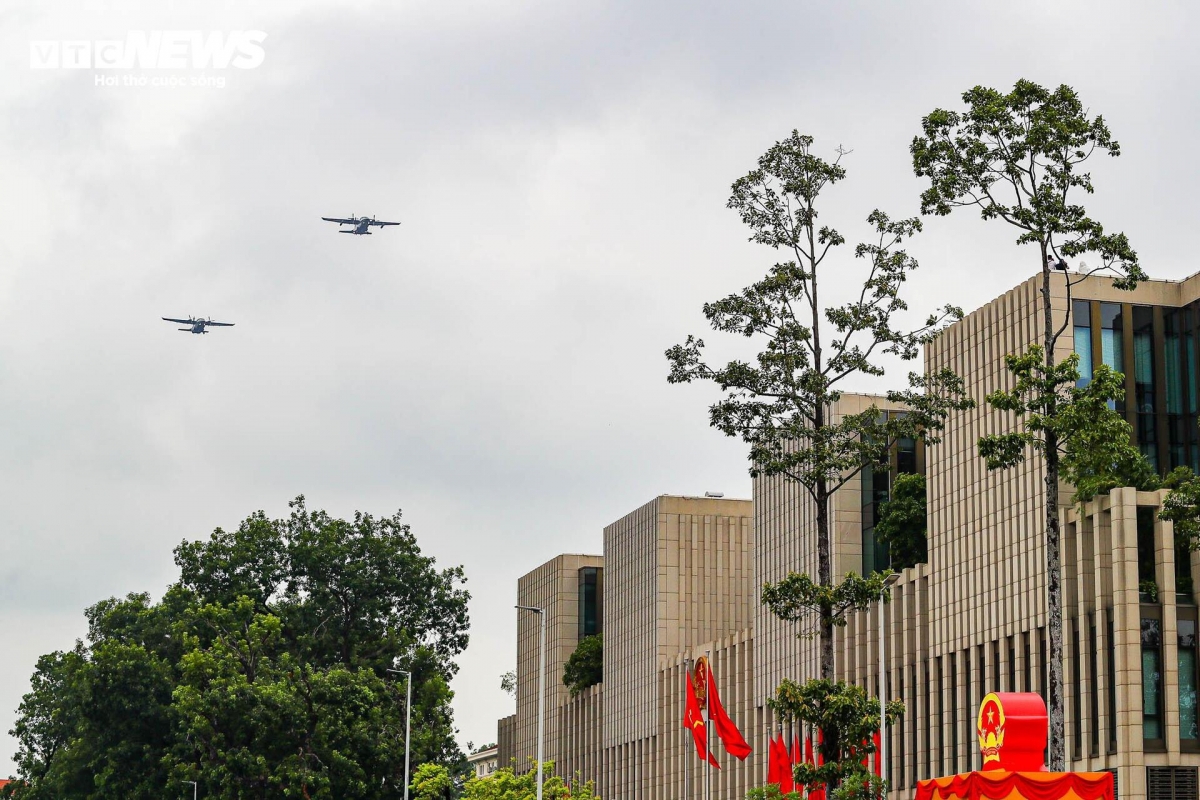 military helicopters rehearse over ba dinh square ahead of national day picture 11 military helicopters rehearse over ba dinh square ahead of national day picture 11