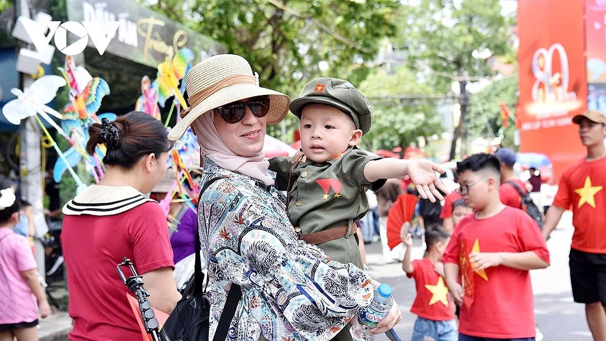 hanoi buzzes from dawn to dusk ahead of national day celebration picture 14 hanoi buzzes from dawn to dusk ahead of national day celebration picture 14