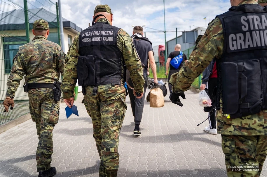 ba lan truc xuat 15 cong dan ukraine trong boi canh cang thang gia tang hinh anh 1