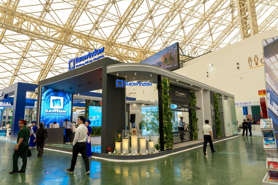An tuong khu trung bay eurowindow tai trien lam thanh tuu dat nuoc hinh anh 1