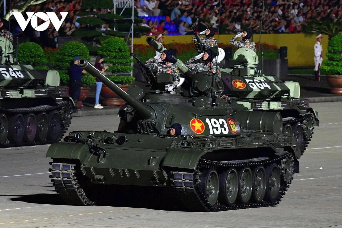 for first time in 40 years military hardware rolls through ba dinh square once again picture 2