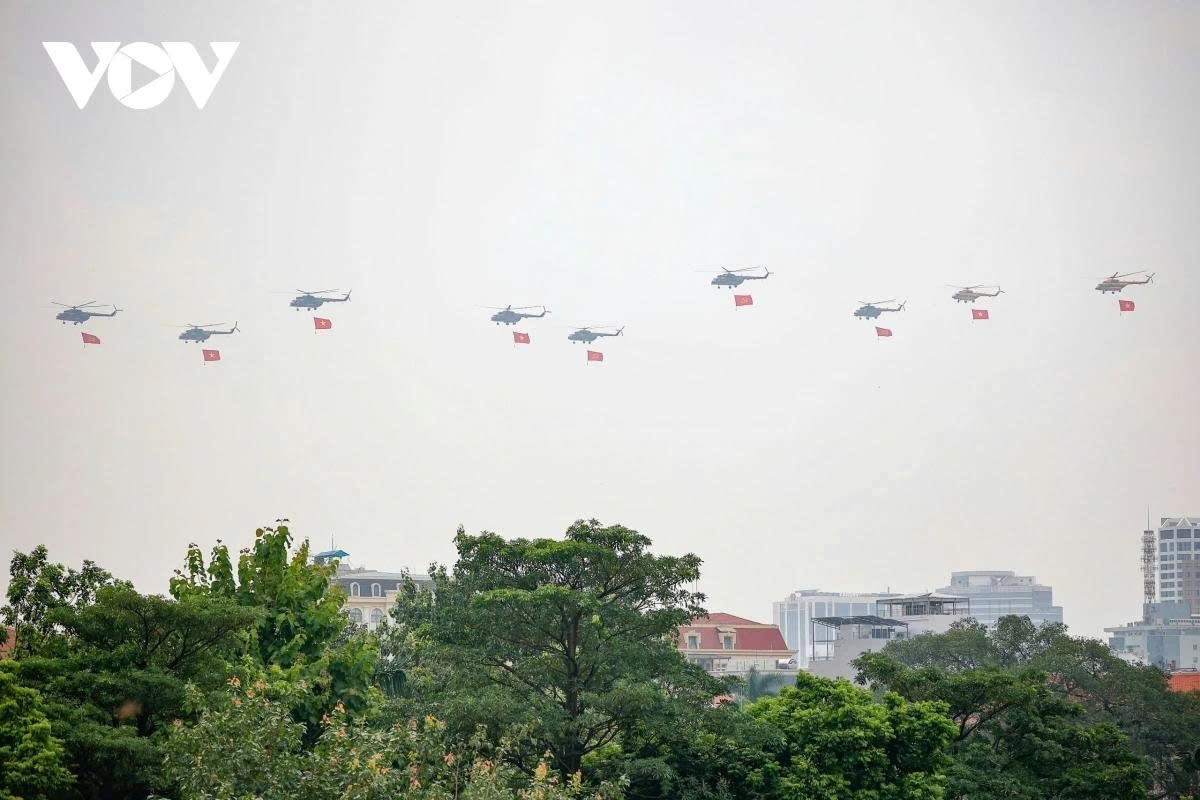 military helicopters, fighter jets rehearse over hanoi for national day parade picture 2 military helicopters, fighter jets rehearse over hanoi for national day parade picture 2