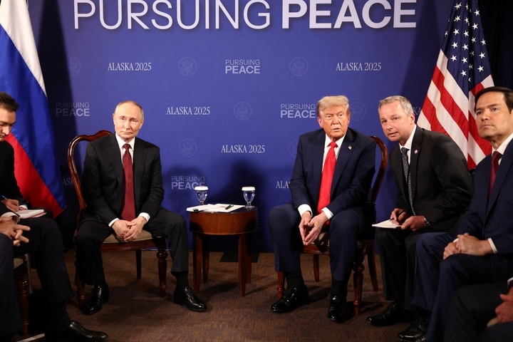 Ông Trump mời Tổng thống Putin ngồi chung xe đến phòng hội đàm