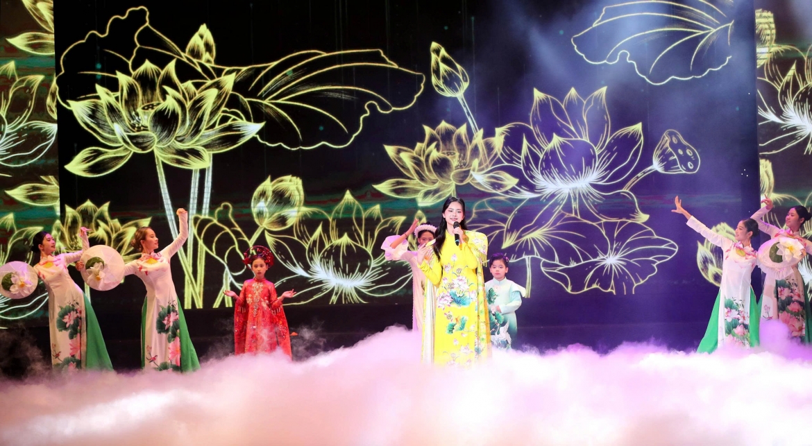 lan toa gia tri ao dai, ket noi van hoa viet nam trong va ngoai nuoc hinh anh 2