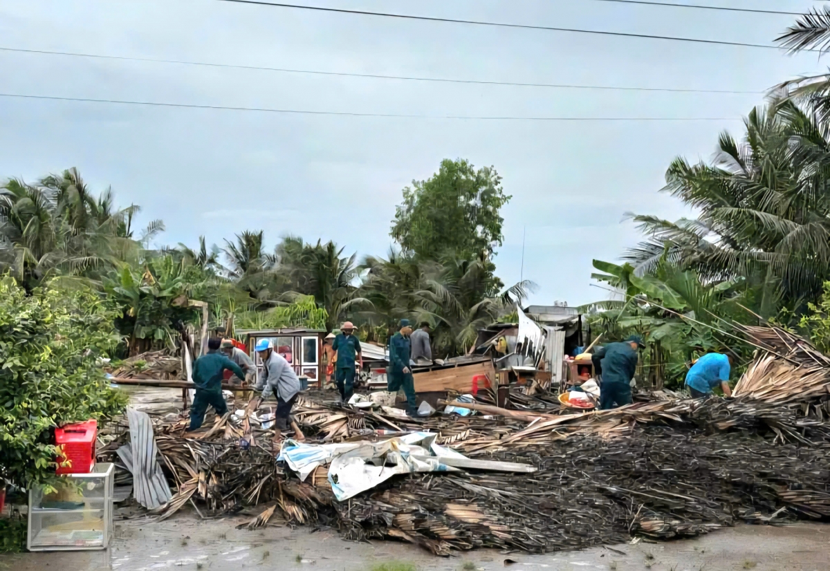 An Giang: 1 người mất tích, nhiều nhà dân bị tốc mái do bão số 5