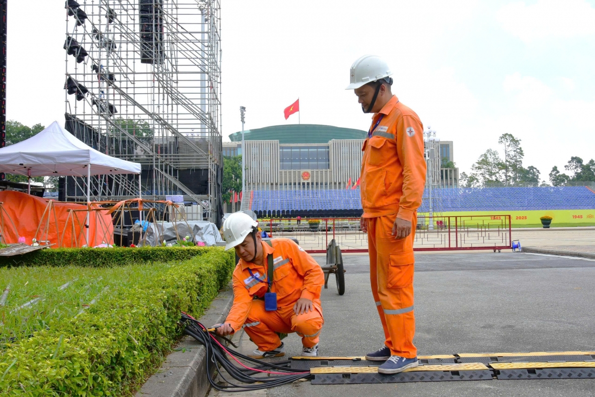 Quyết tâm đảm bảo dòng điện để Thủ đô luôn rực sáng dịp Đại lễ Quốc khánh 2/9