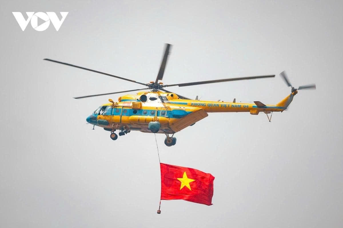 military helicopters, fighter jets rehearse over hanoi for national day parade picture 3 military helicopters, fighter jets rehearse over hanoi for national day parade picture 3