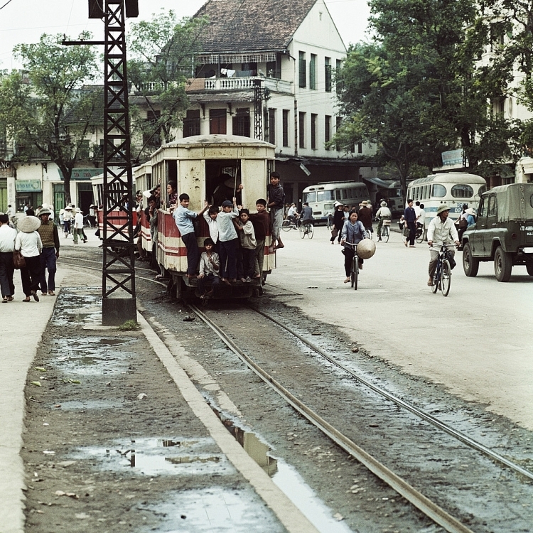 ngam ha noi trong ky uc dan bom qua ong kinh thomas billhardt hinh anh 7