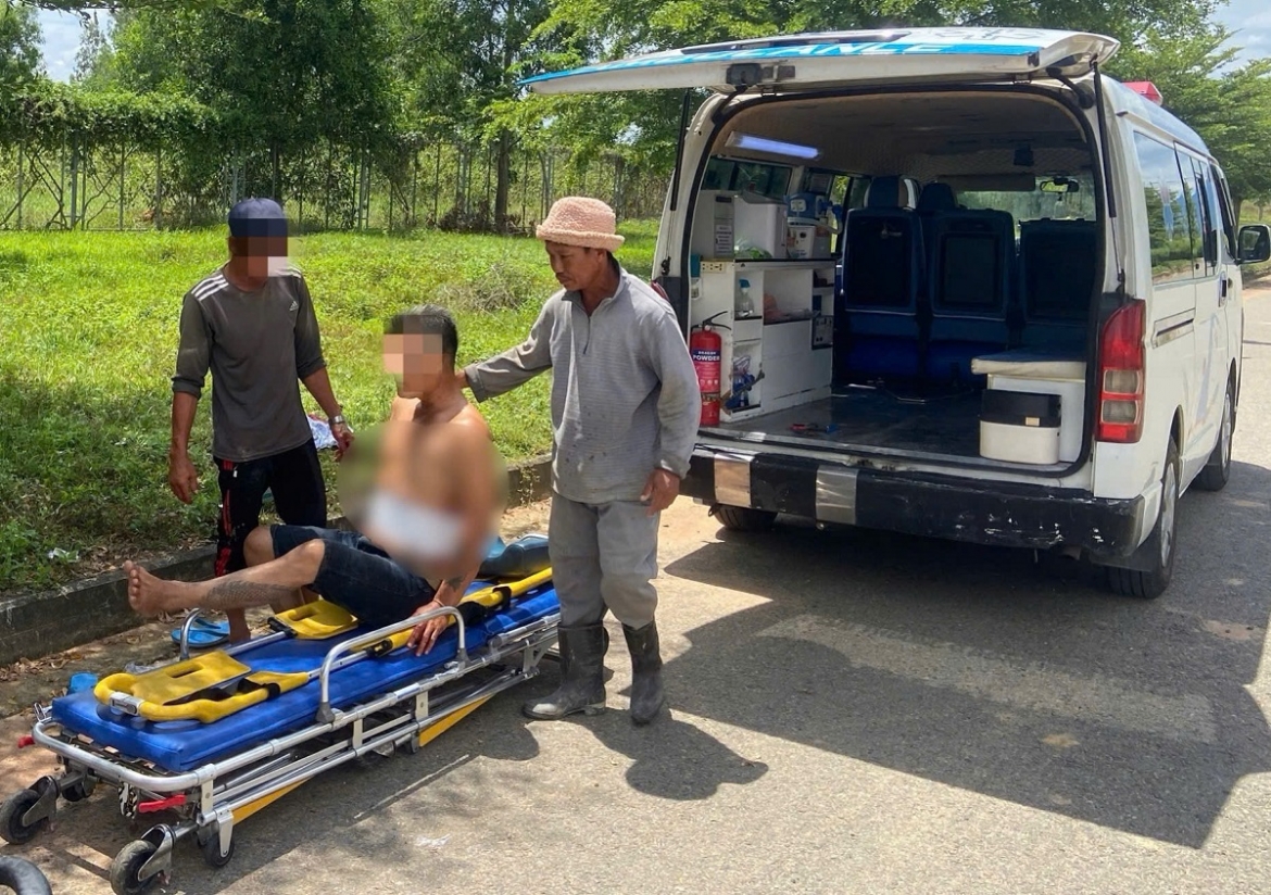 Dang cho vo di lam ve thi bi dam trong khu cong nghiep o lam Dong hinh anh 1