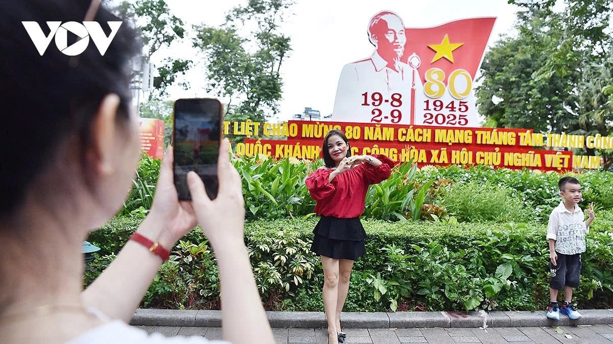 hanoi buzzes from dawn to dusk ahead of national day celebration picture 4 hanoi buzzes from dawn to dusk ahead of national day celebration picture 4