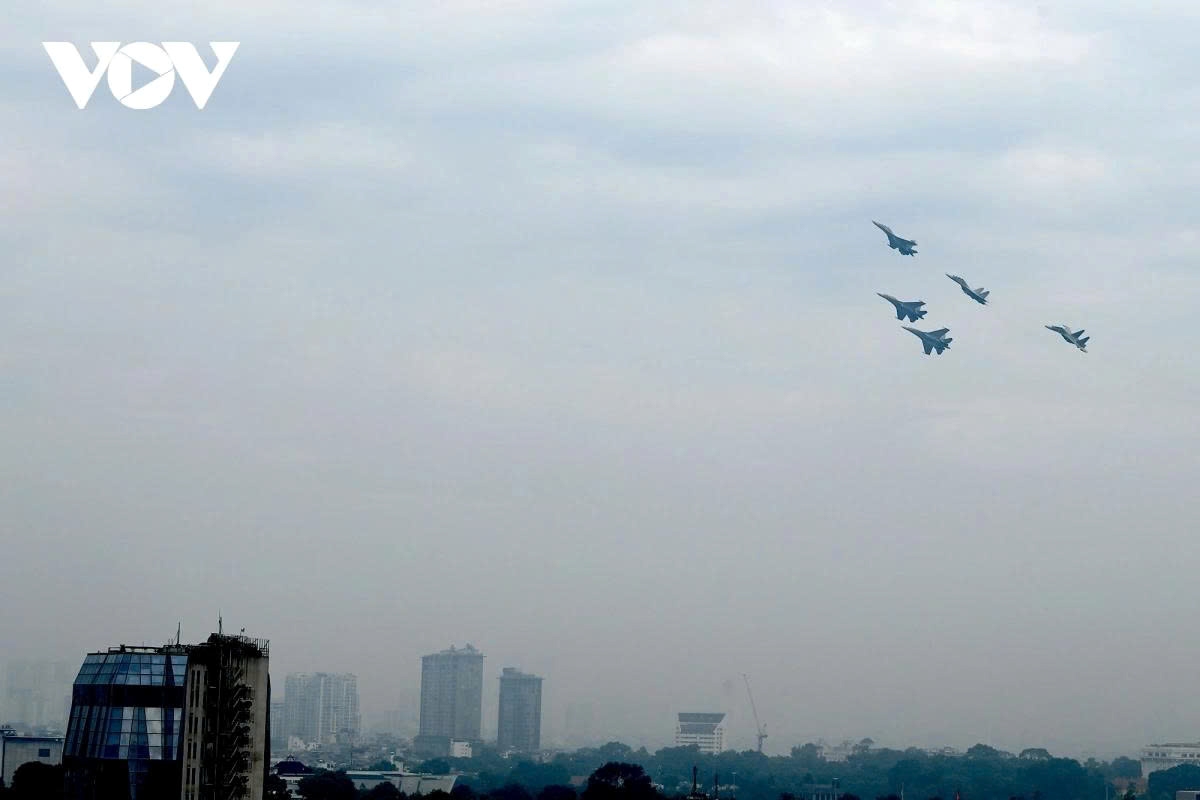 national day parade countdown su-30mk2 fighter jets perform aerobatic maneuvers picture 4 national day parade countdown su-30mk2 fighter jets perform aerobatic maneuvers picture 4