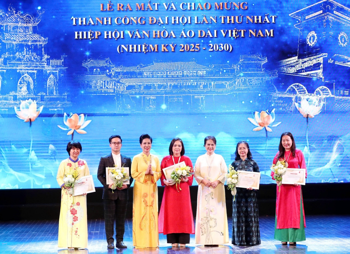 lan toa gia tri ao dai, ket noi van hoa viet nam trong va ngoai nuoc hinh anh 1