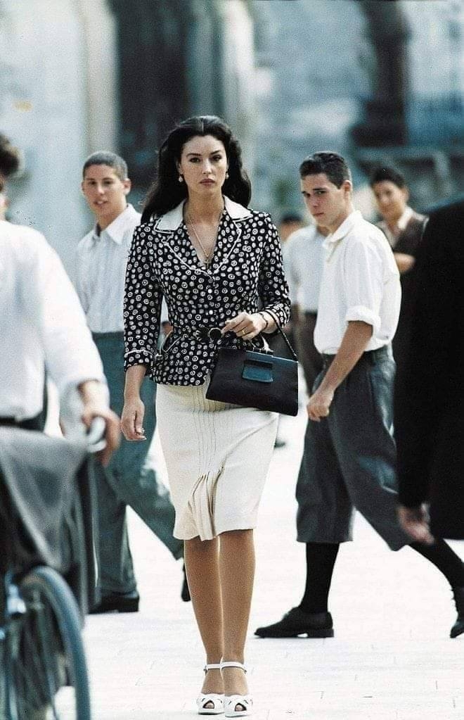 monica bellucci trong bo phim malena 25 nam nhin lai mot ve dep bat tu hinh anh 7