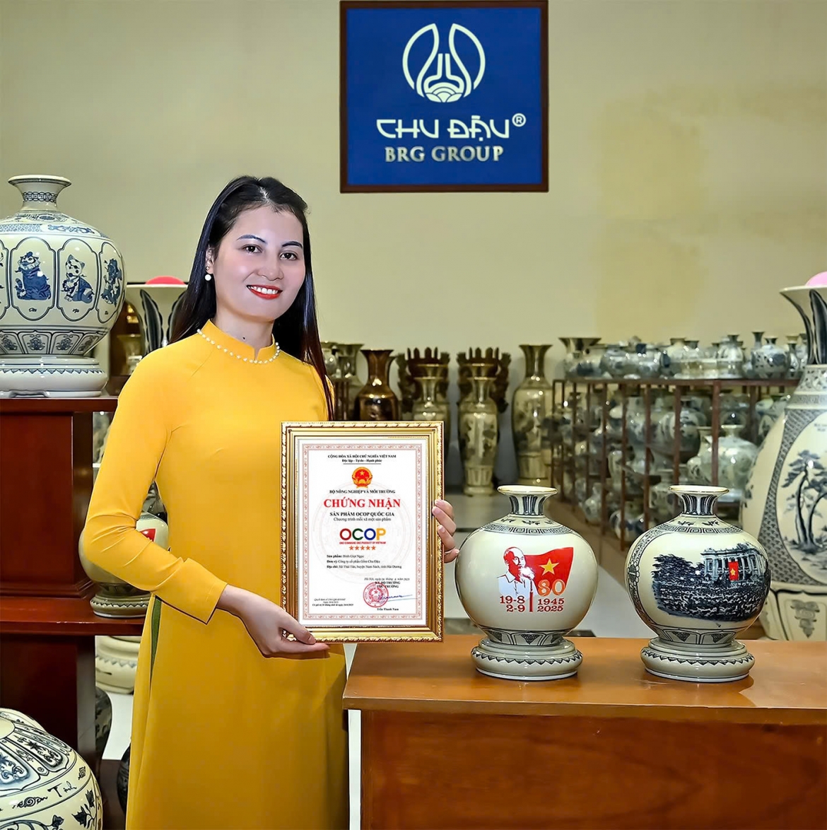 binh giot ngoc gom chu Dau qua tang dac biet cua ha noi dip quoc khanh 2 9 hinh anh 4