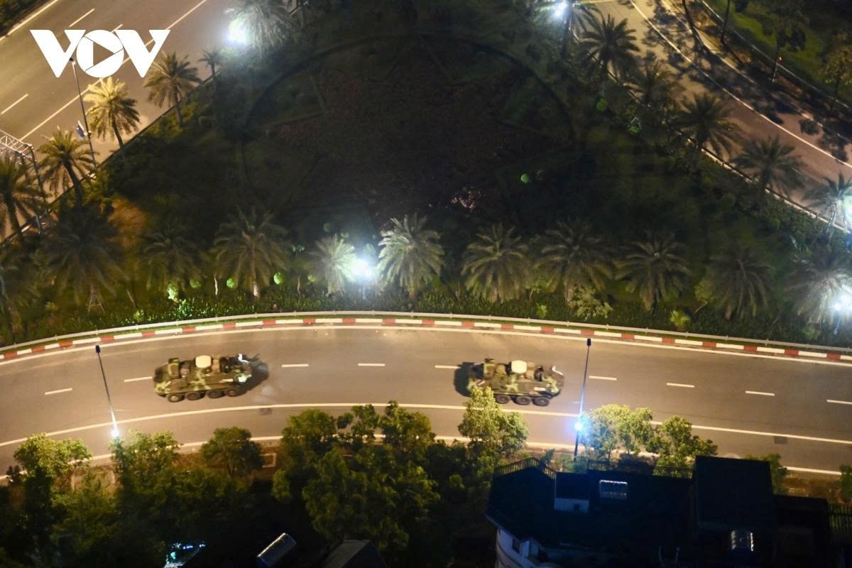 convoy of military hardware moves into hanoi city centre at night for military parade picture 5