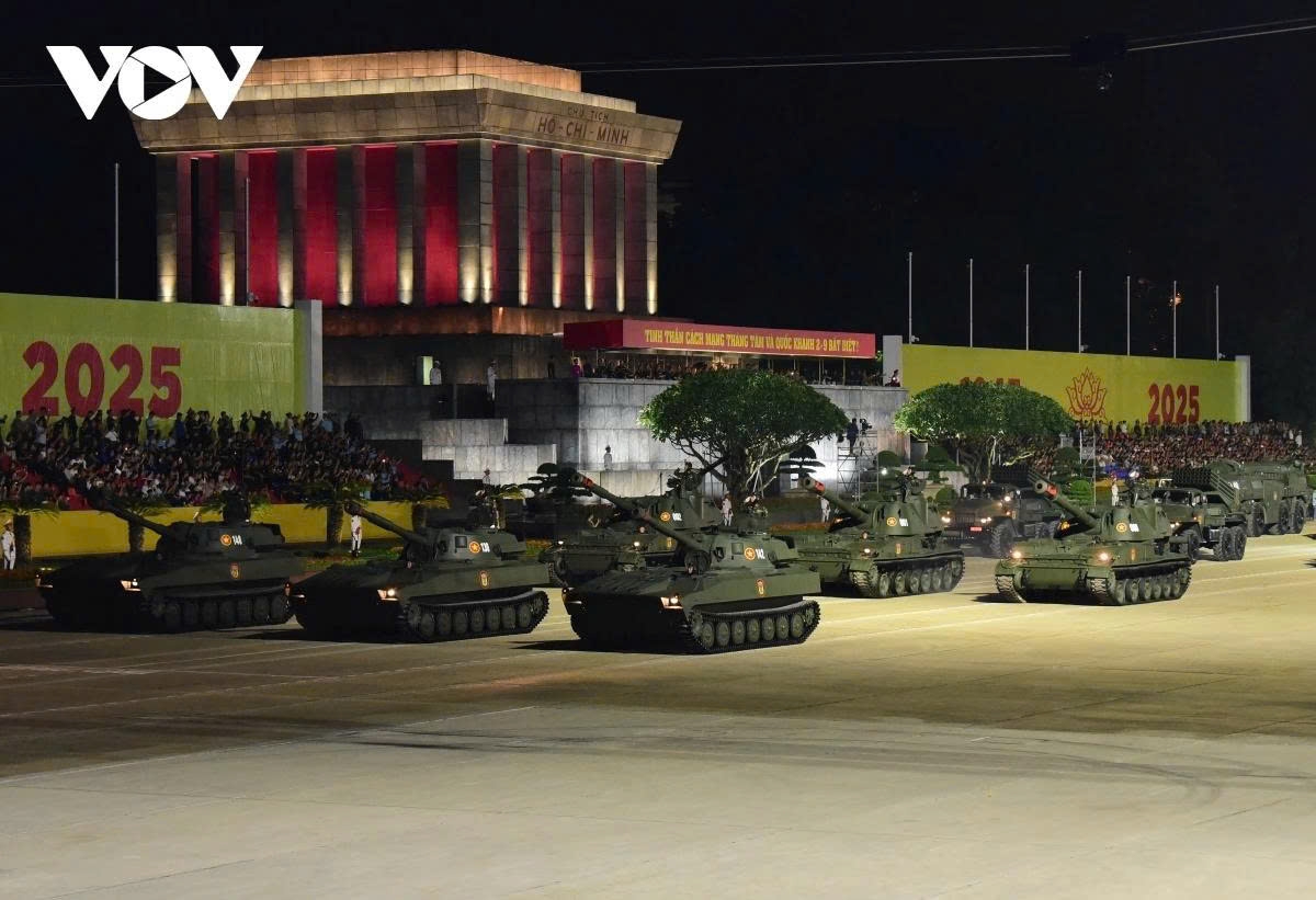 for first time in 40 years military hardware rolls through ba dinh square once again picture 5