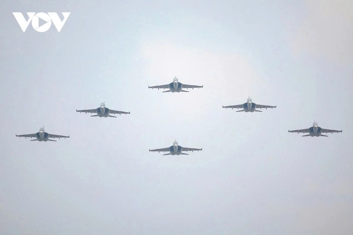 military helicopters, fighter jets rehearse over hanoi for national day parade picture 5 military helicopters, fighter jets rehearse over hanoi for national day parade picture 5