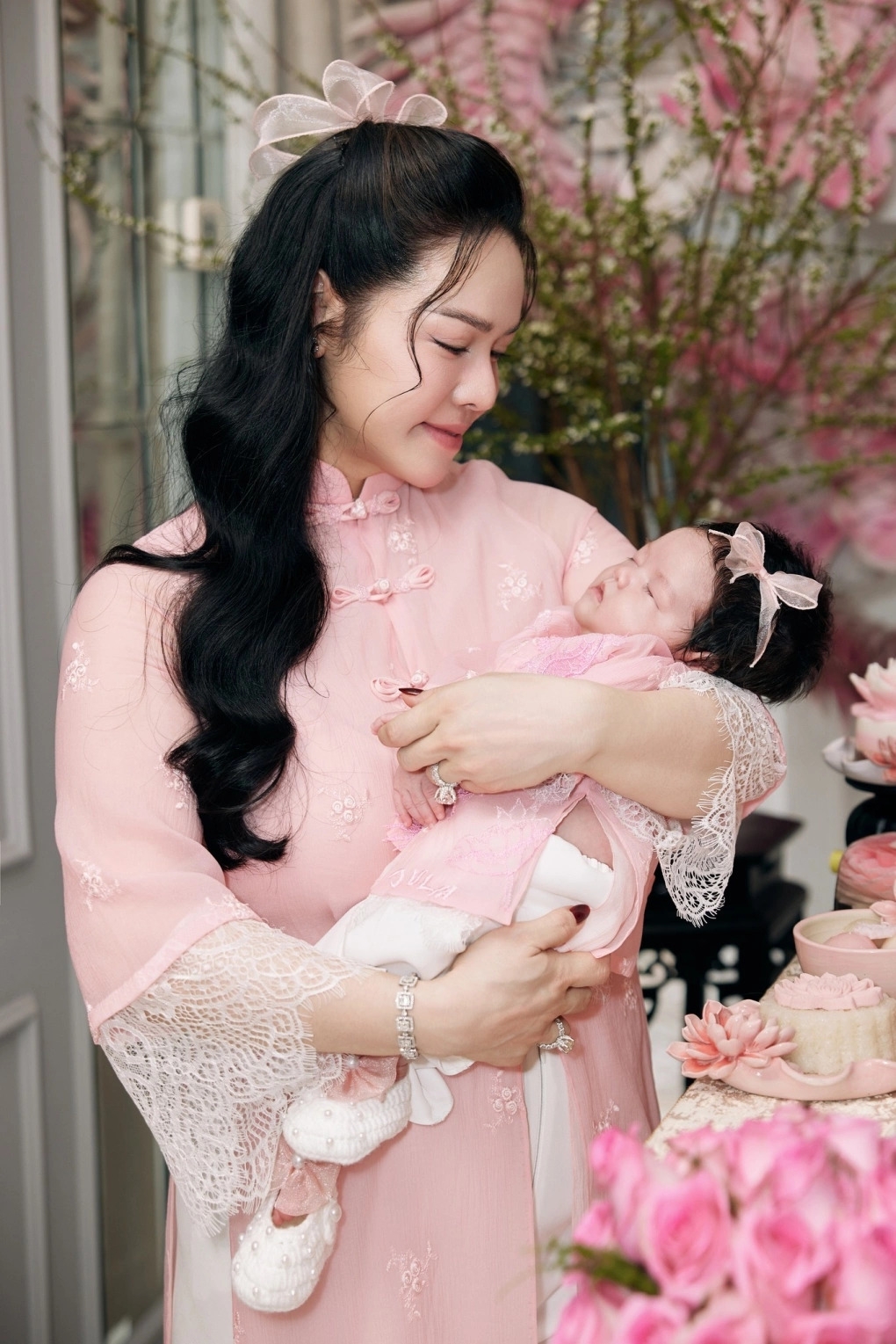 sao viet 8 8 le quyen tinh tu ben lam bao chau, cung con trai dao pho my hinh anh 6