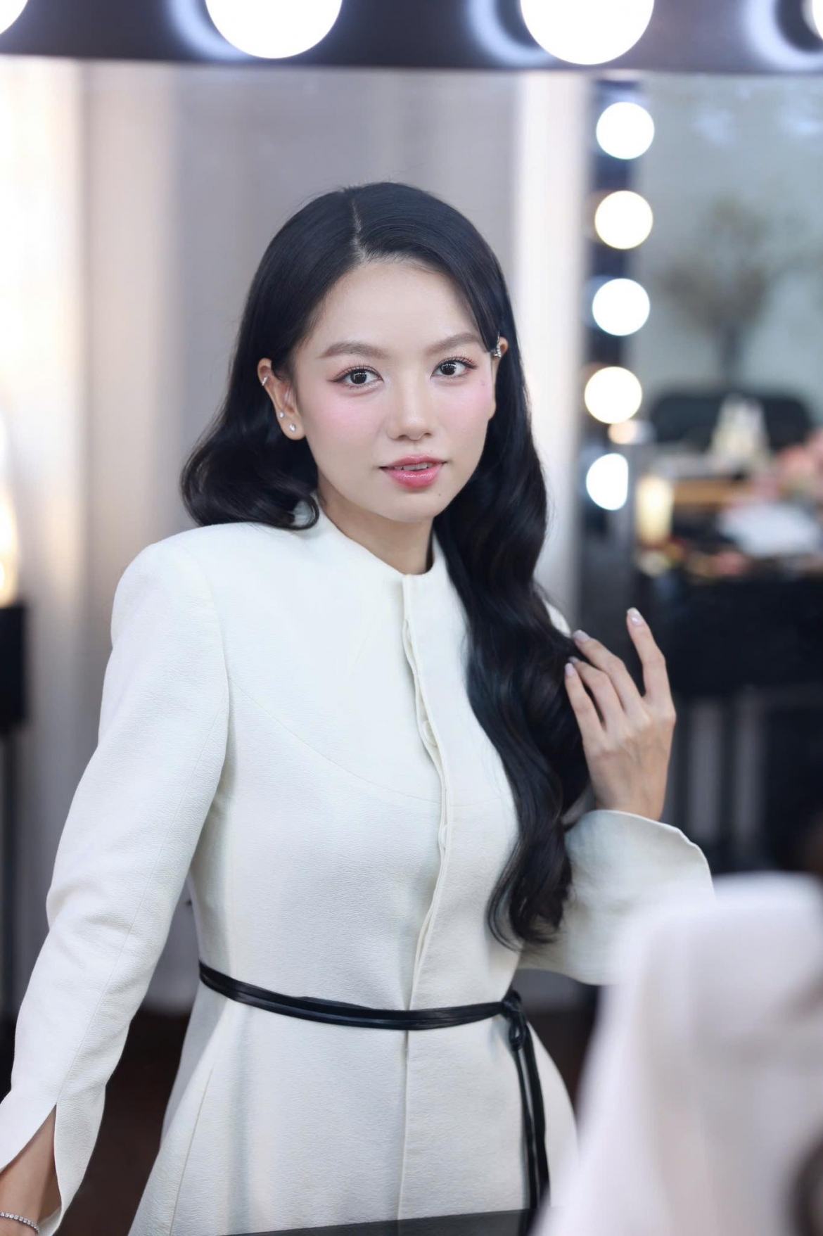 ve dep diu dang cua ha anh - bong hong trong phim mua do hinh anh 5