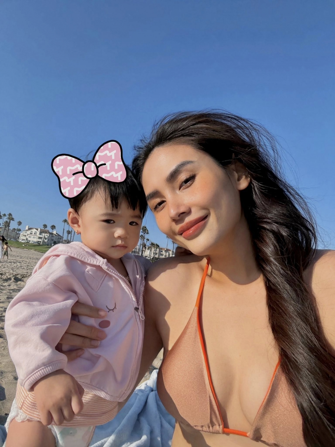 sao viet 12 8 vo chong hoa hau Do my linh dua con gai di su kien hinh anh 7