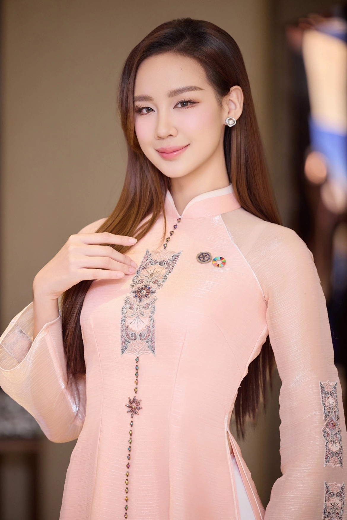 sao viet 21 8 vo chong ngo thanh van huy tran len lich cham con ky luong hinh anh 5
