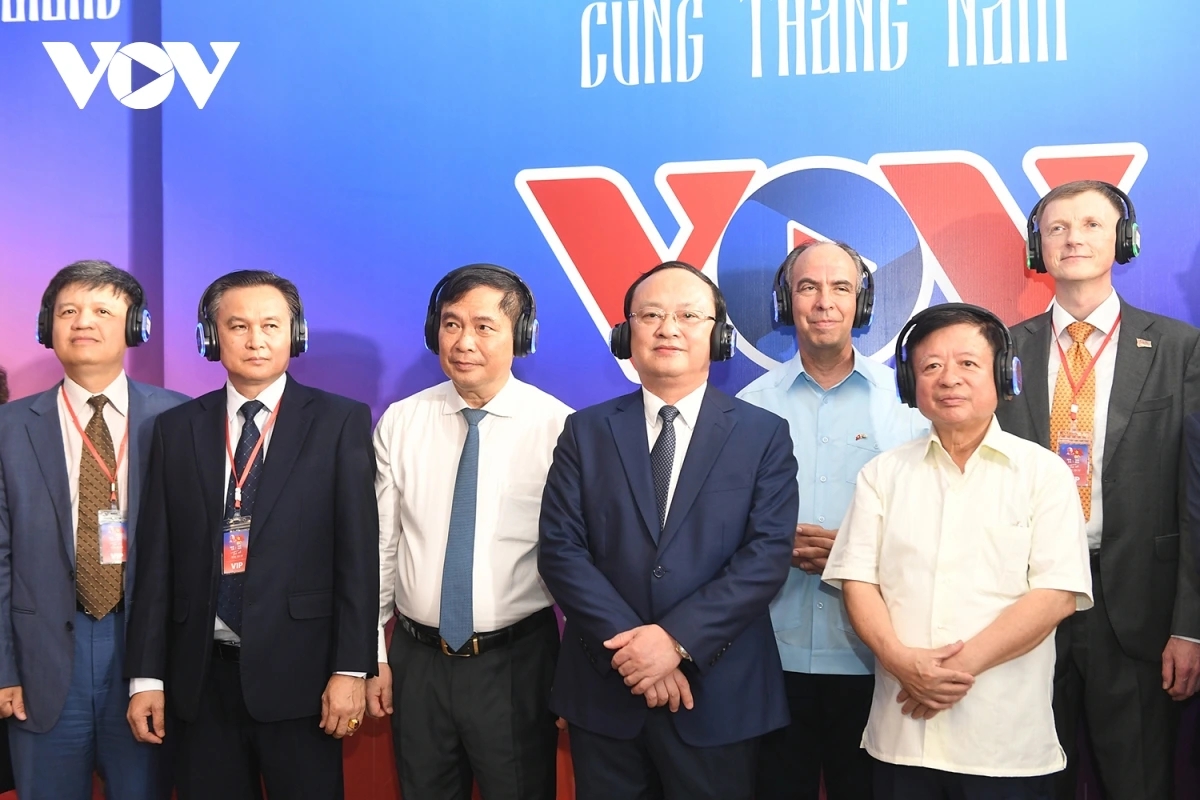 thuc te ao tro ve thoi khac thieng lieng - tam voc lich su, cong nghe va chien luoc cua Dai tieng noi viet nam hinh anh 3