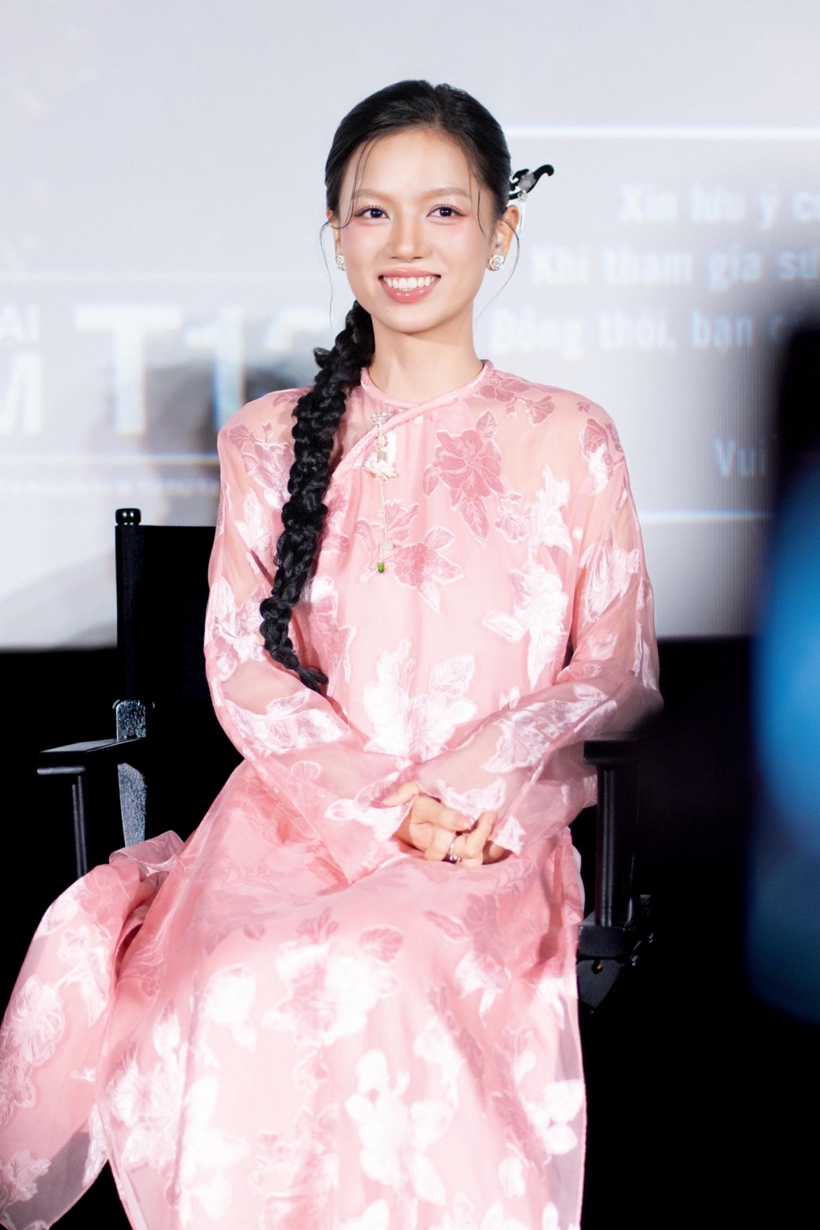 ve dep diu dang cua ha anh - bong hong trong phim mua do hinh anh 3
