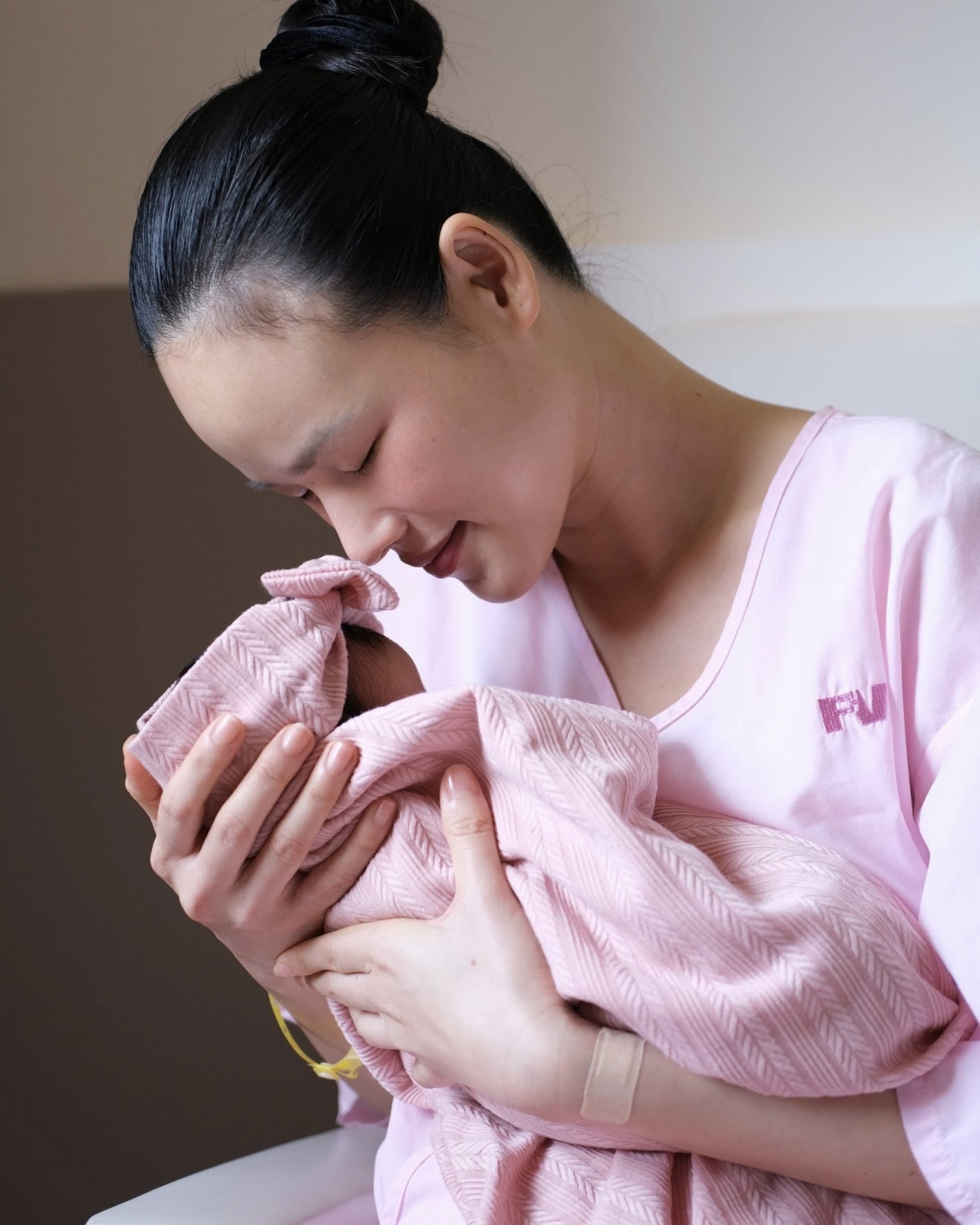 sao viet 26 8 nguoi mau tuyet lan sinh con gai dau long hinh anh 1