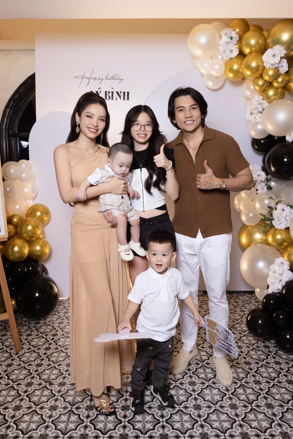 sao viet 28 8 huyen lizzie dien ao dai do ruc ro mung quoc khanh 2 9 hinh anh 8