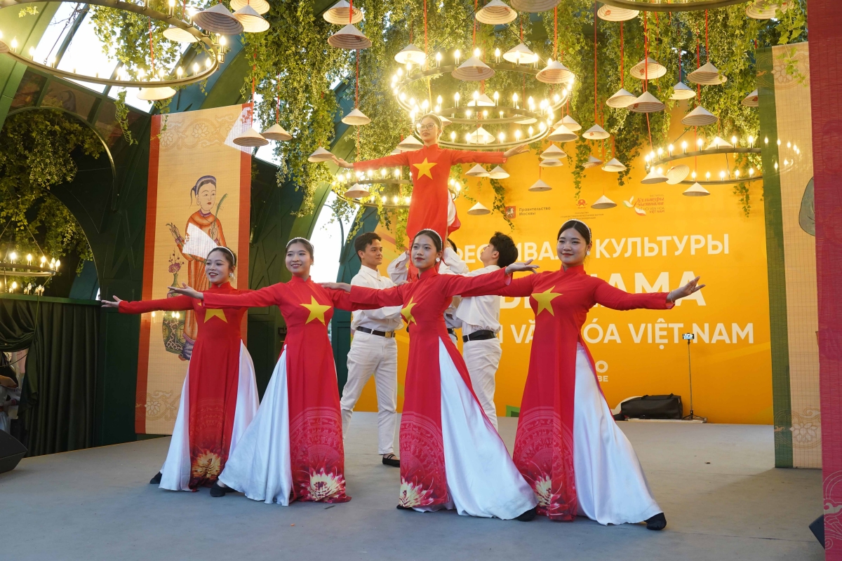 le hoi van hoa viet nam tai nga ket thuc thanh cong ruc ro hinh anh 4