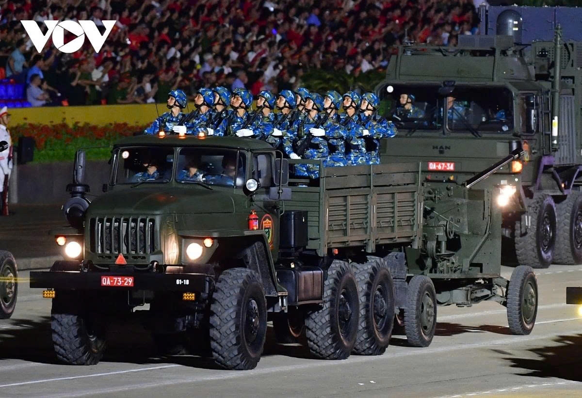 for first time in 40 years military hardware rolls through ba dinh square once again picture 6