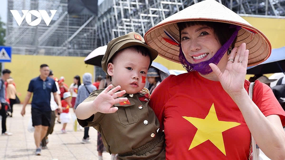 hanoi buzzes from dawn to dusk ahead of national day celebration picture 6 hanoi buzzes from dawn to dusk ahead of national day celebration picture 6