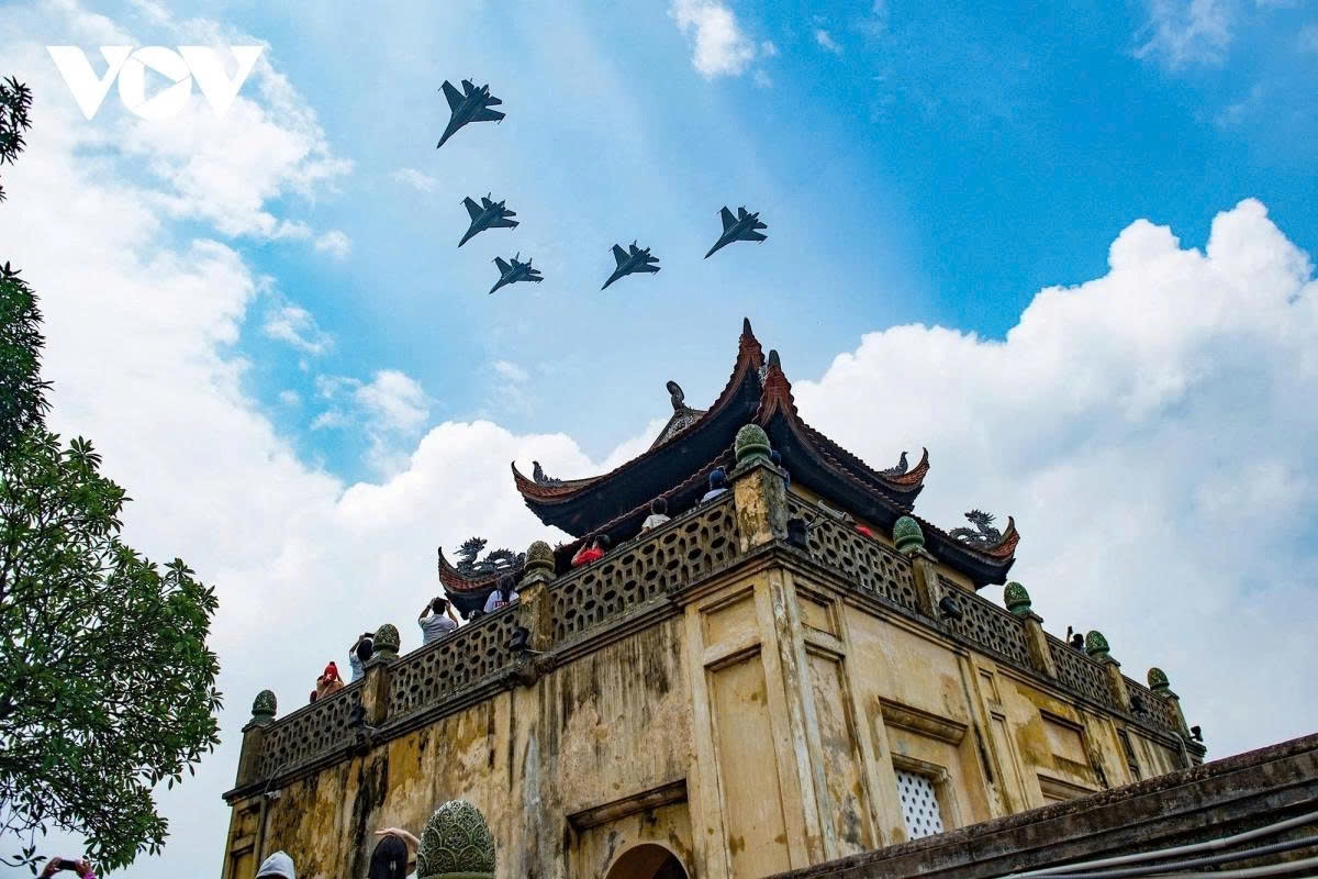 military helicopters, fighter jets rehearse over hanoi for national day parade picture 6 military helicopters, fighter jets rehearse over hanoi for national day parade picture 6