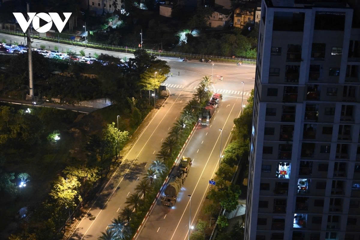 convoy of military hardware moves into hanoi city centre at night for military parade picture 6