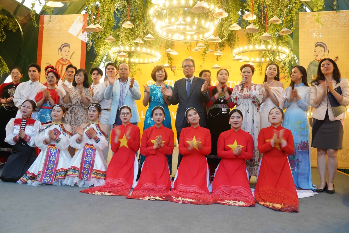 le hoi van hoa viet nam tai nga ket thuc thanh cong ruc ro hinh anh 6