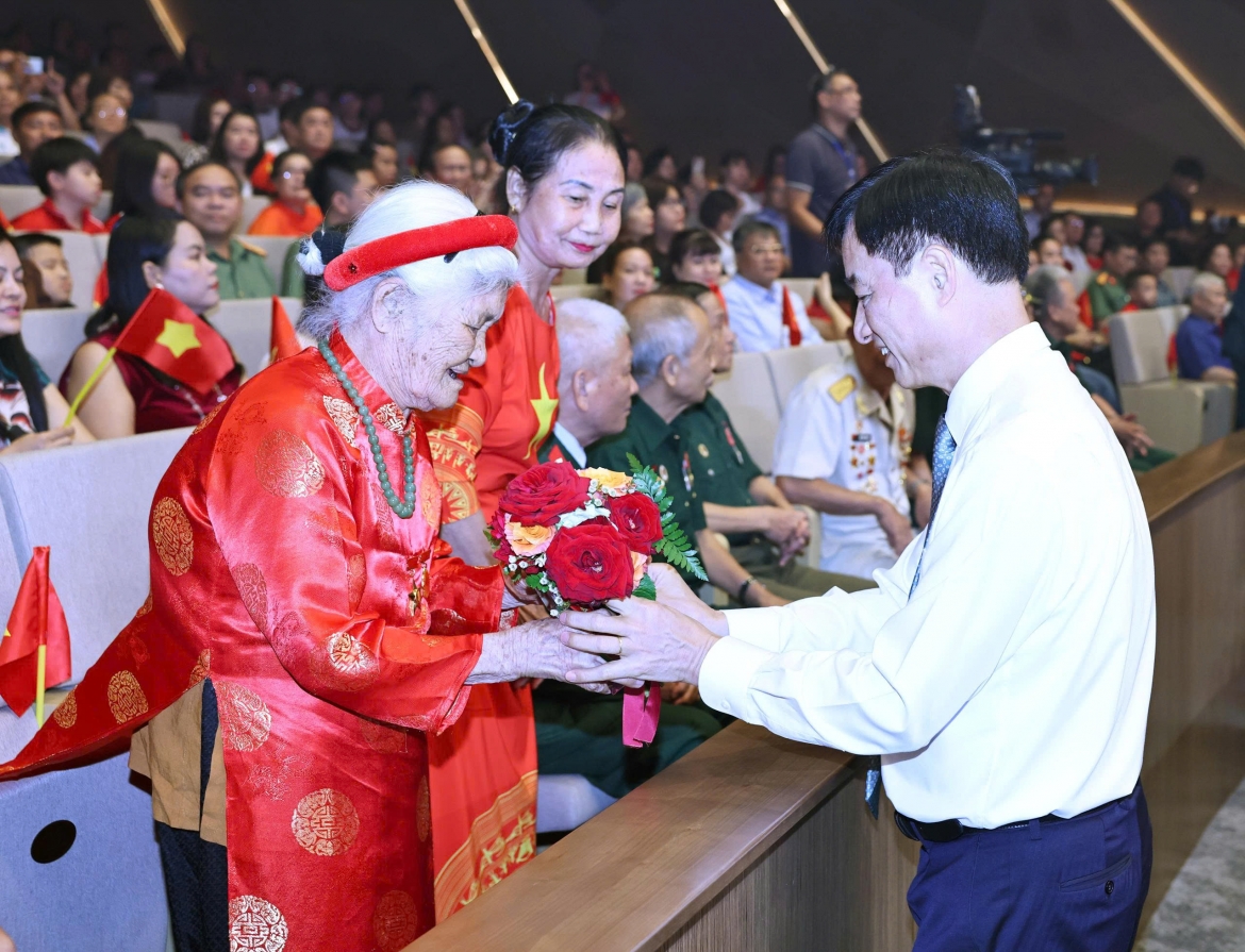 sao Doc lap 2025 ton vinh lich su, hun duc y chi dung xay hoa binh hinh anh 6