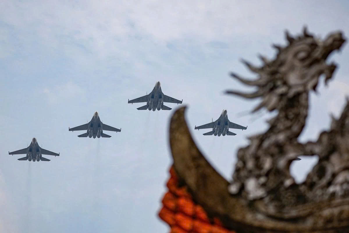 military helicopters, fighter jets rehearse over hanoi for national day parade picture 7 military helicopters, fighter jets rehearse over hanoi for national day parade picture 7
