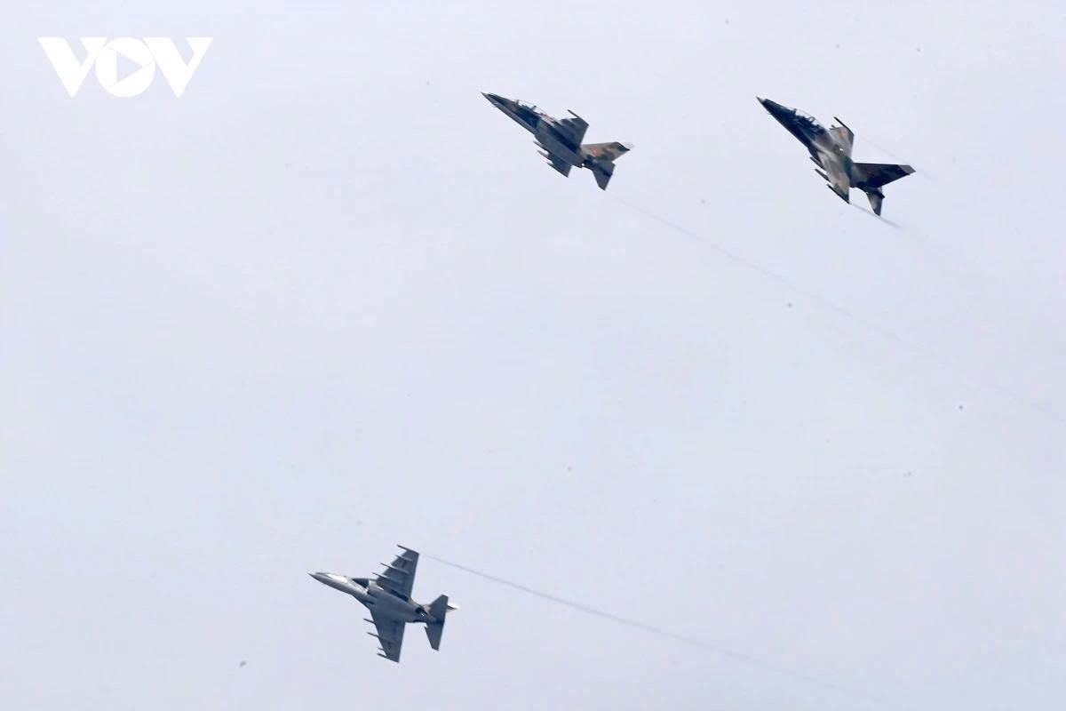 national day parade countdown su-30mk2 fighter jets perform aerobatic maneuvers picture 8 national day parade countdown su-30mk2 fighter jets perform aerobatic maneuvers picture 8
