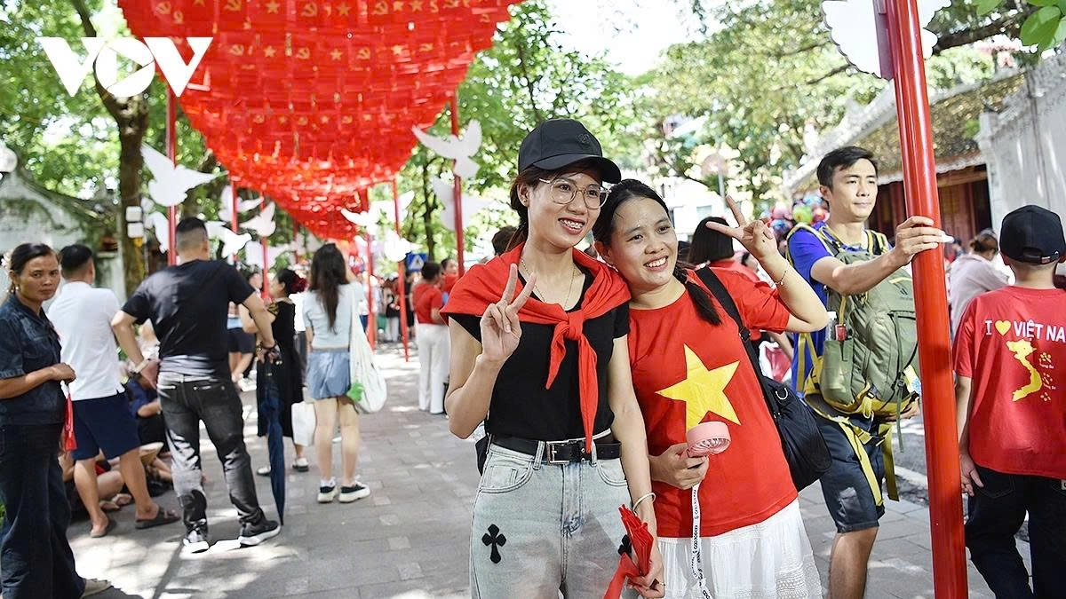 hanoi buzzes from dawn to dusk ahead of national day celebration picture 9 hanoi buzzes from dawn to dusk ahead of national day celebration picture 9