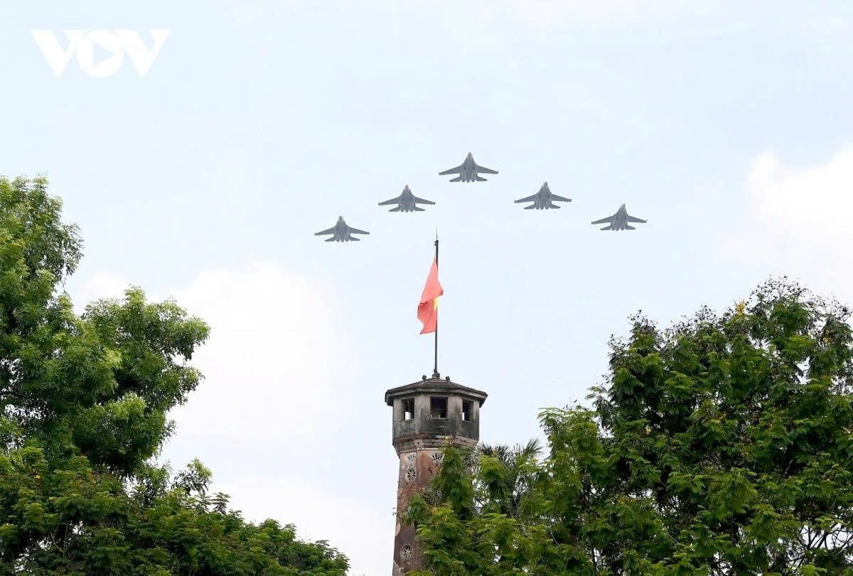 military helicopters, fighter jets rehearse over hanoi for national day parade picture 9 military helicopters, fighter jets rehearse over hanoi for national day parade picture 9