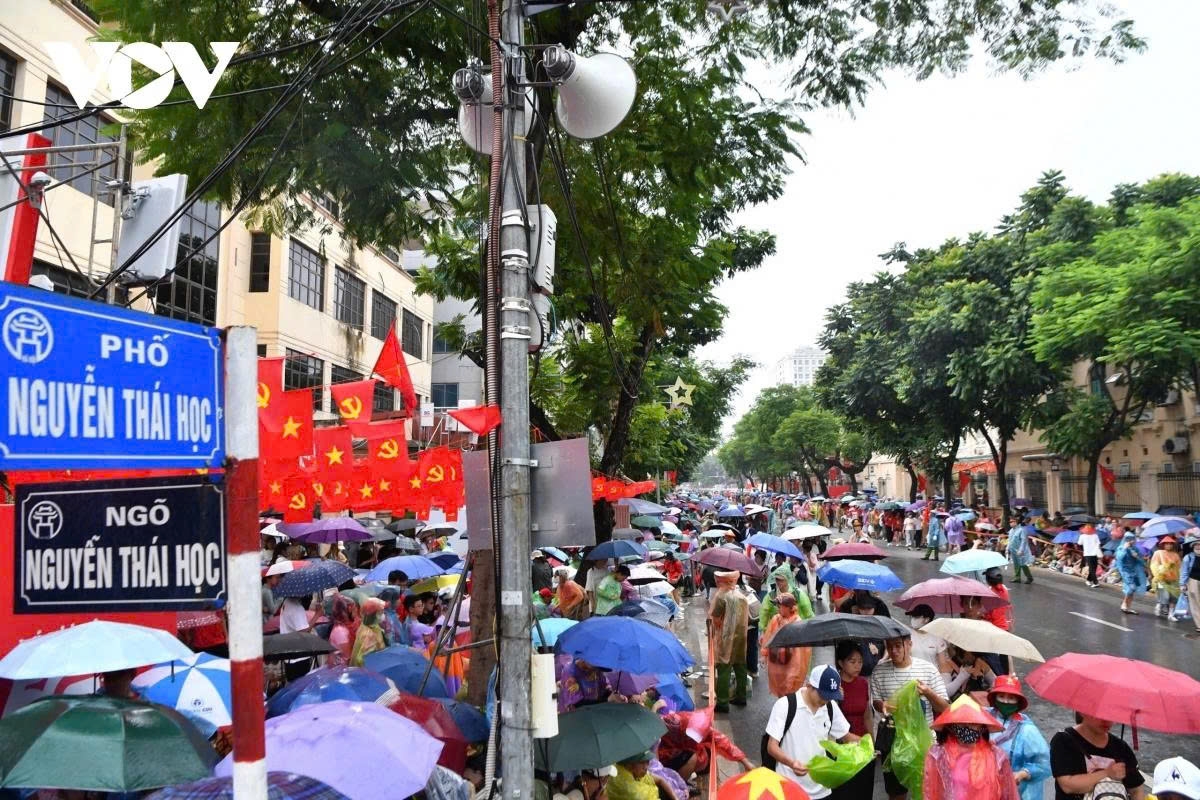thousands eagerly await second full rehearsal of national day parade in hanoi picture 9