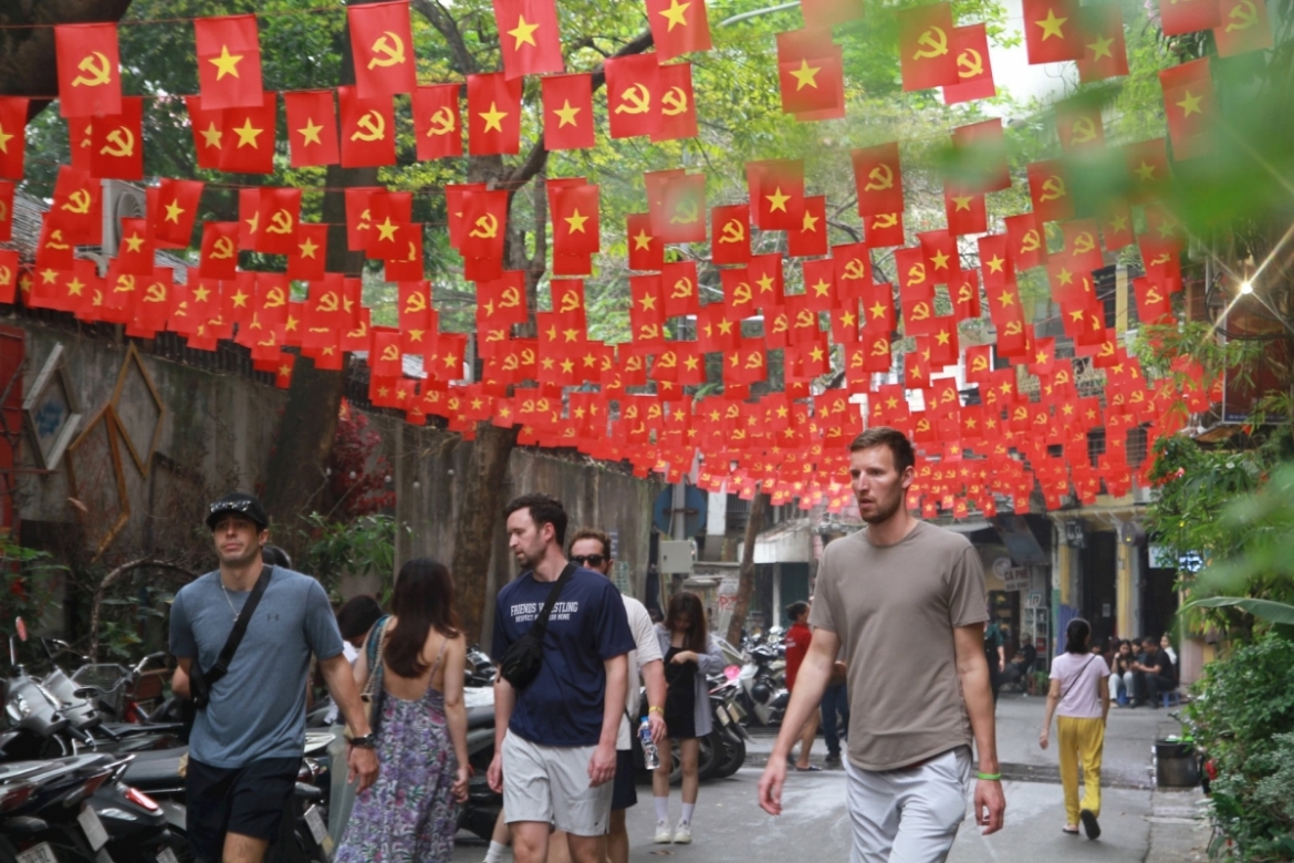 Nhà tôi có một lá cờ, đất nước tôi có triệu triệu lá cờ
