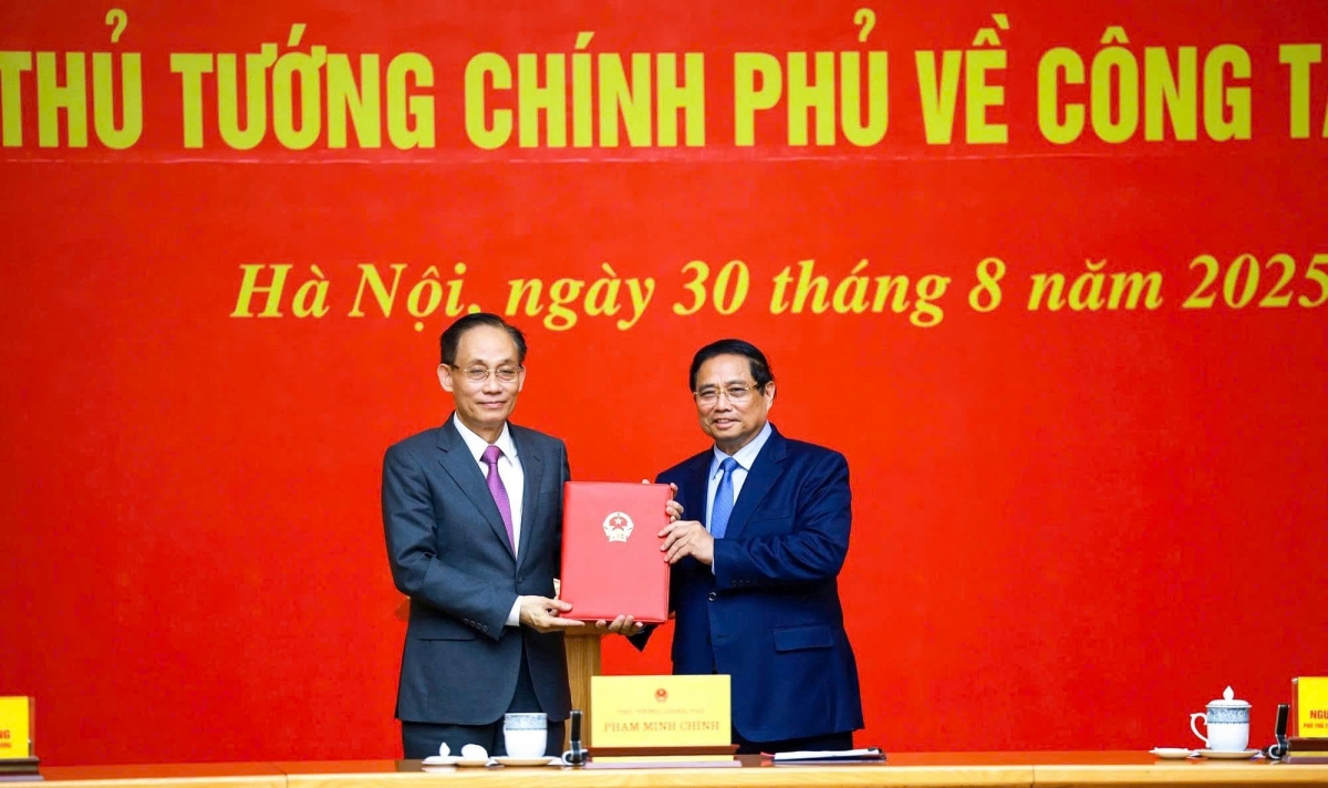 le hoai trung named acting foreign minister picture 1