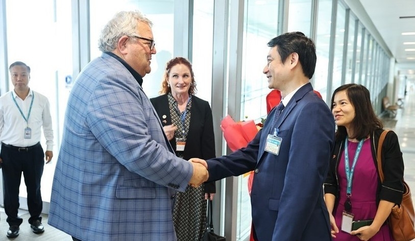 new zealand parliament speaker arrives in hanoi for official visit to vietnam picture 1