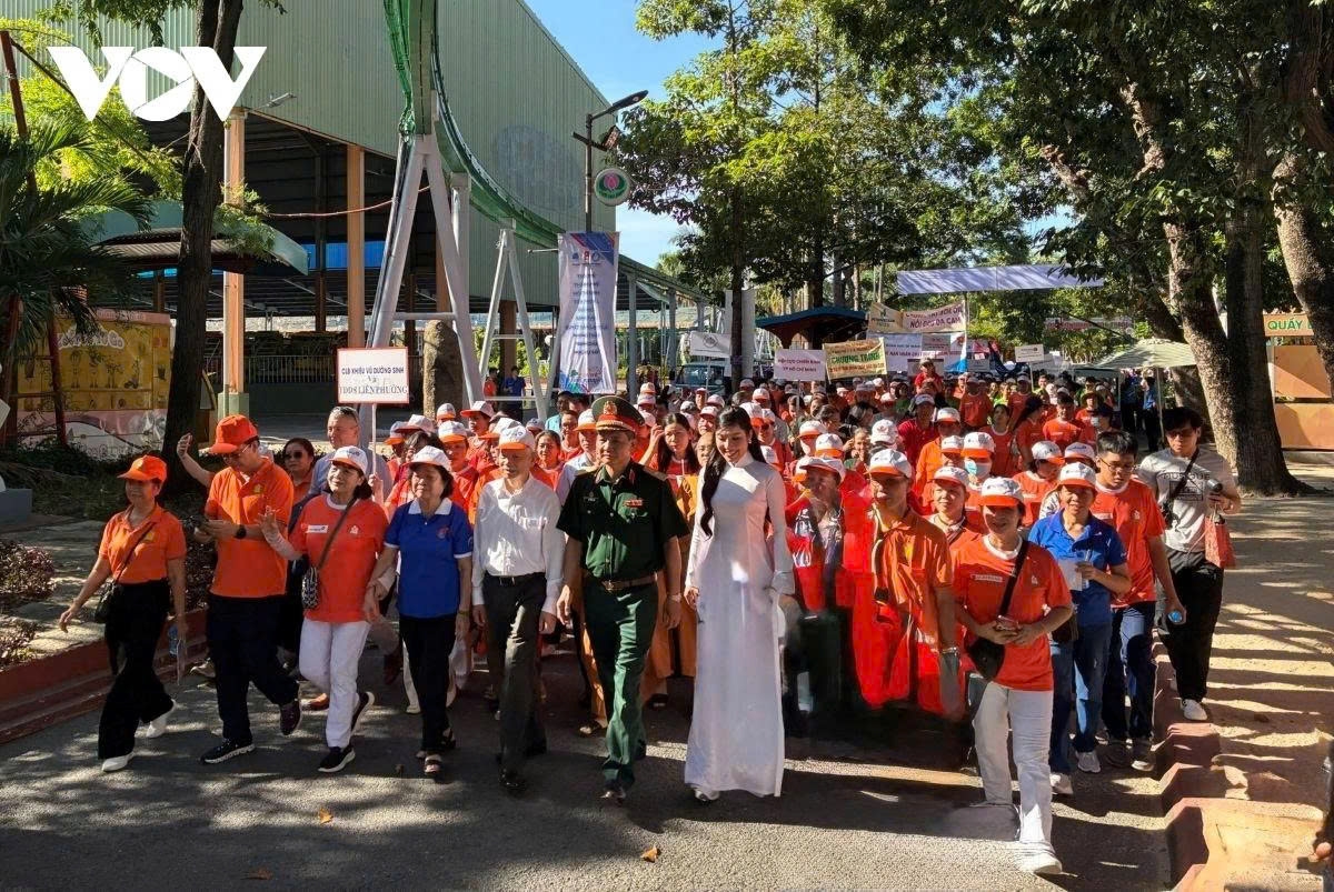 over 5,000 people join hcm city walk for agent orange dioxin victims picture 1 over 5,000 people join hcm city walk for agent orange dioxin victims picture 1