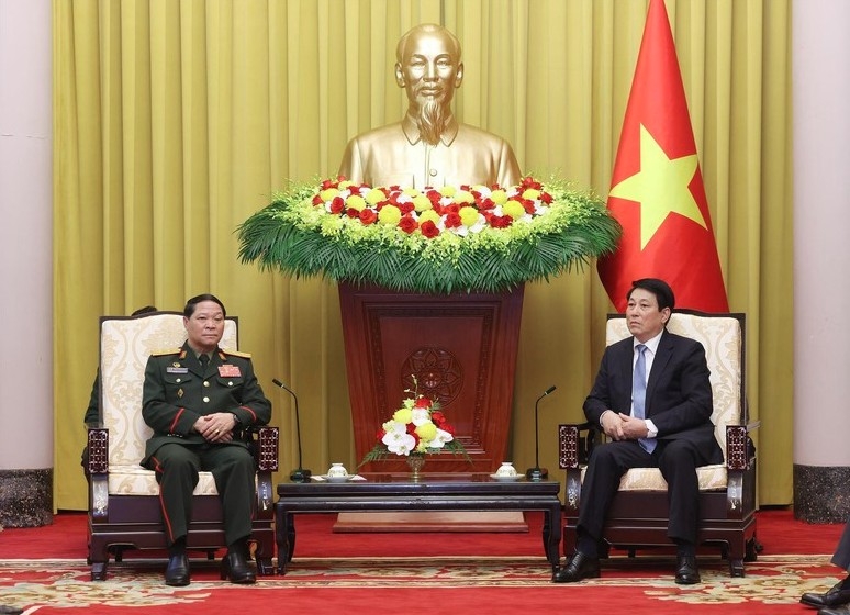 president luong cuong welcomes lao army political chief picture 1